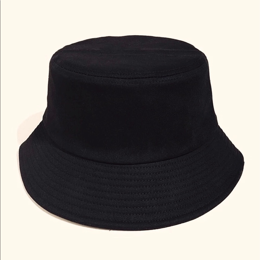 Black bucket hat